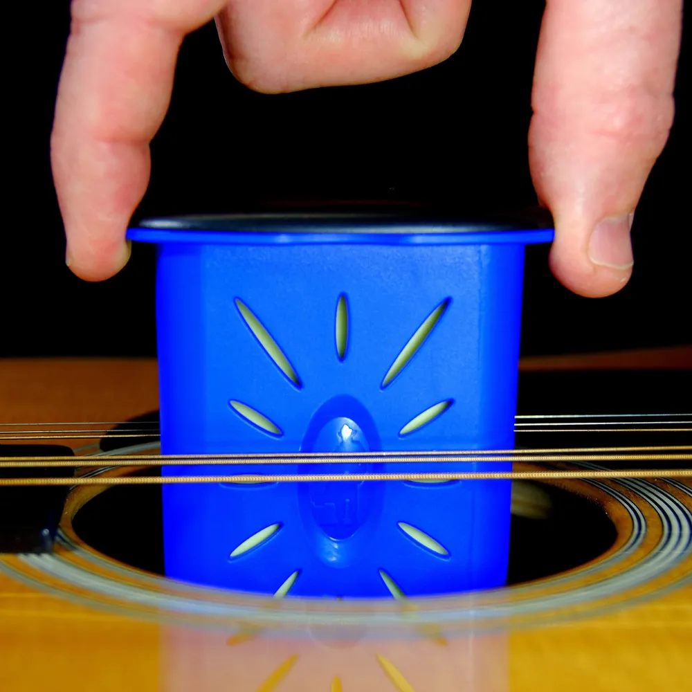 acoustic guitar soundhole humidifier
