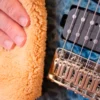 MN241: 2 'n 1 Beyond Plush Players Cloth Cloth cleaning guitar body and finish